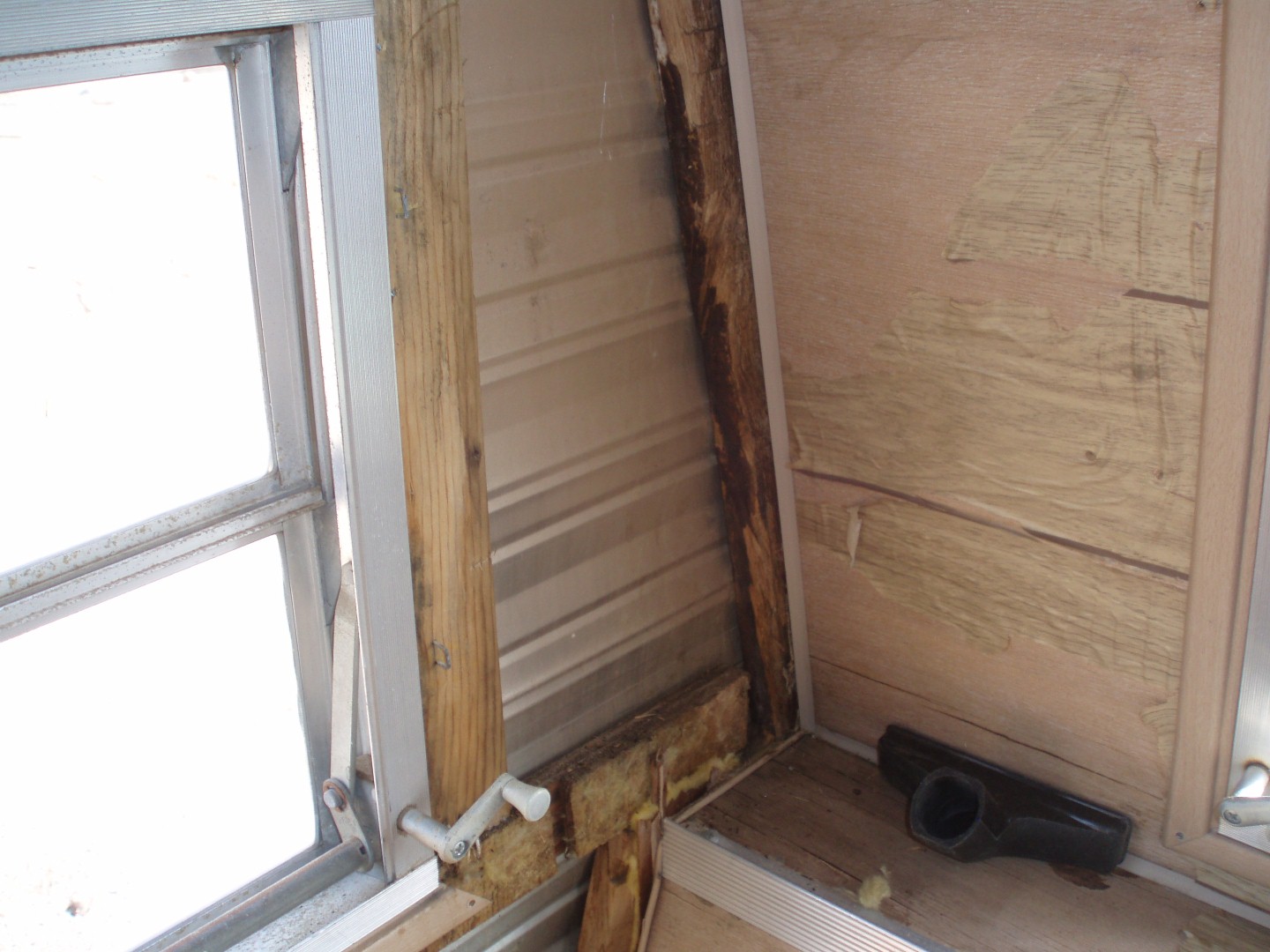 Water Leak_Left Front Corner 004 (Large).jpg