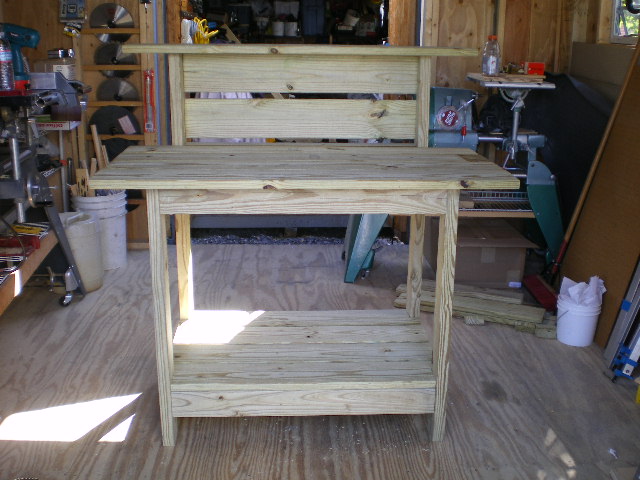 terri's potting bench 001.jpg