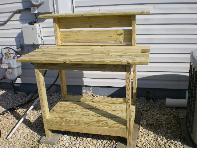 terri's potting bench 005.jpg