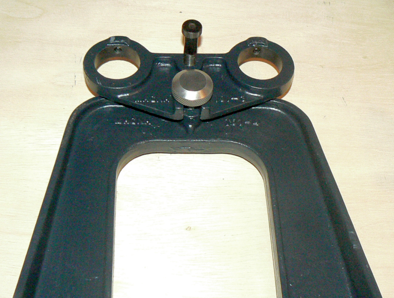 10 er headrest etc tie bar.jpg