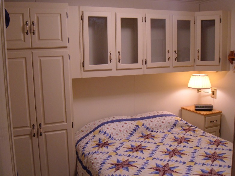 bdrm1.JPG