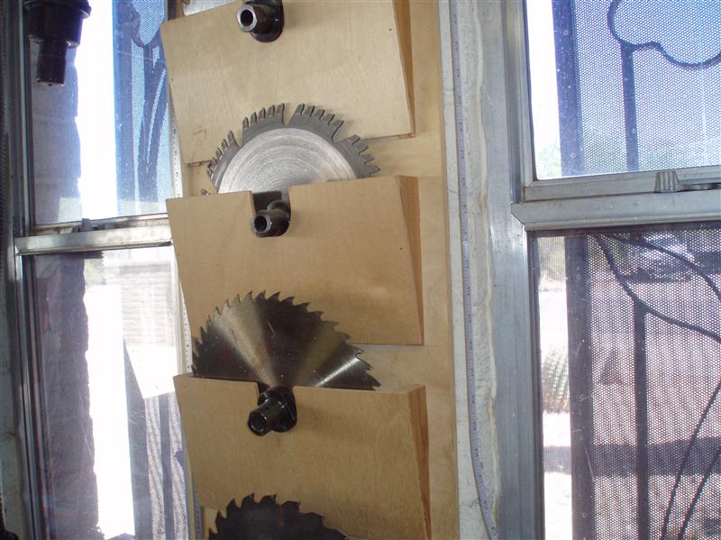 Blade Storage 002 (Custom).JPG