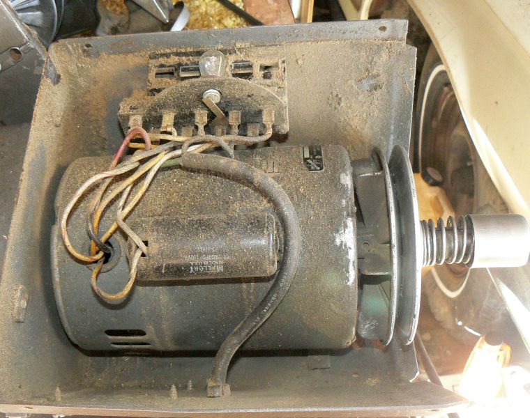 motor and pan inside.jpg