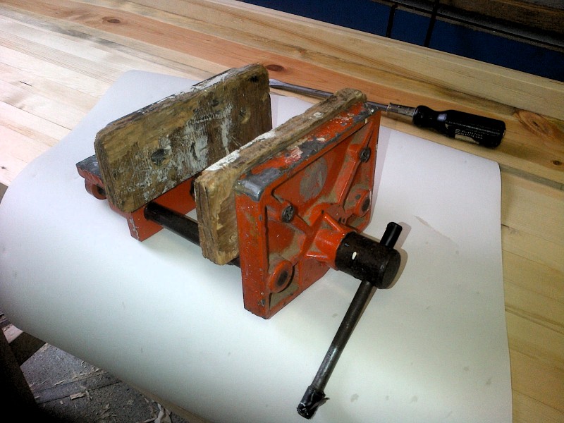 old vise.jpg