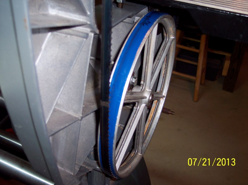 tracking of new blade on lower tire (800x599).jpg