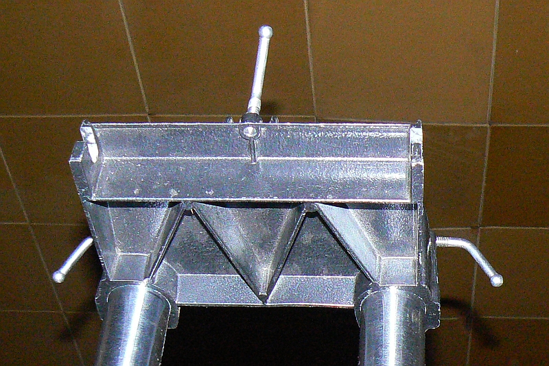 m2 vert tie bar.jpg