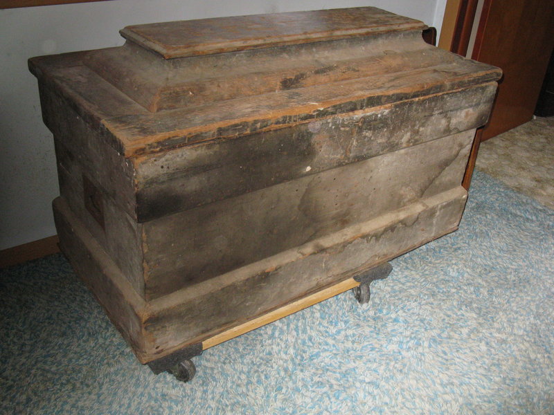 rsz_antique_chest.jpg