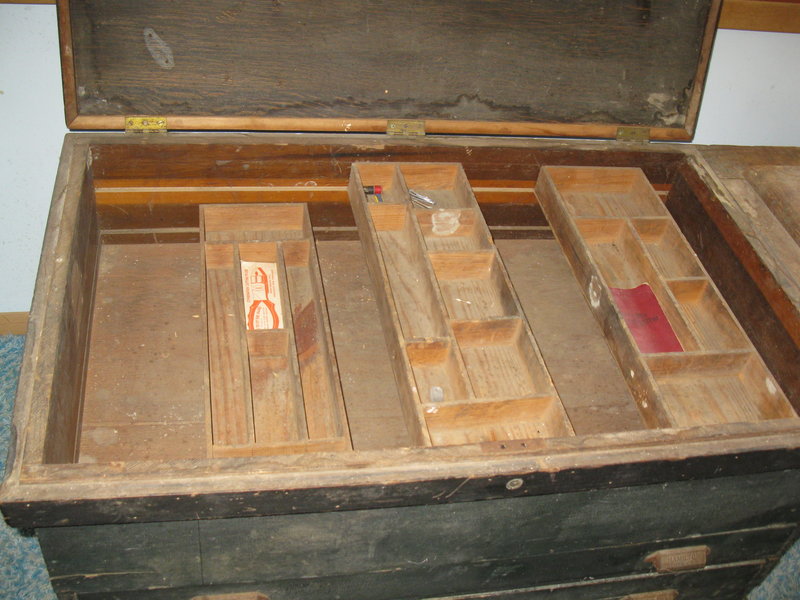 rsz_antique_chest_2_b.jpg