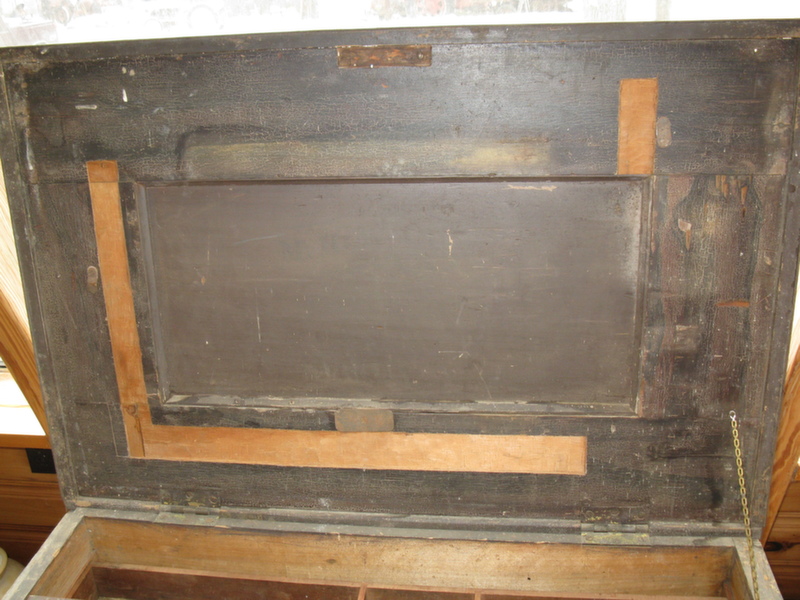 antique_chest_3_e.jpg