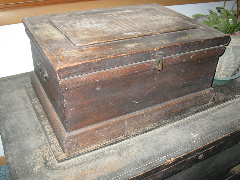 rsz_antique_chest_4_a.jpg