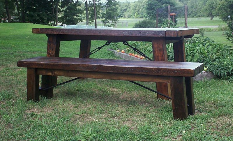 HOLLY's Table bench.2.jpg
