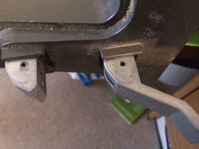 broken-locking-handle.jpg