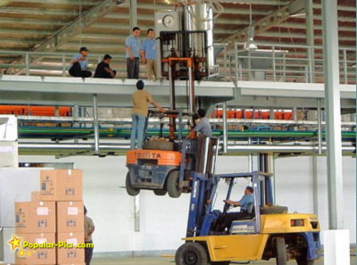forklift%20on%20a%20forklift.jpg