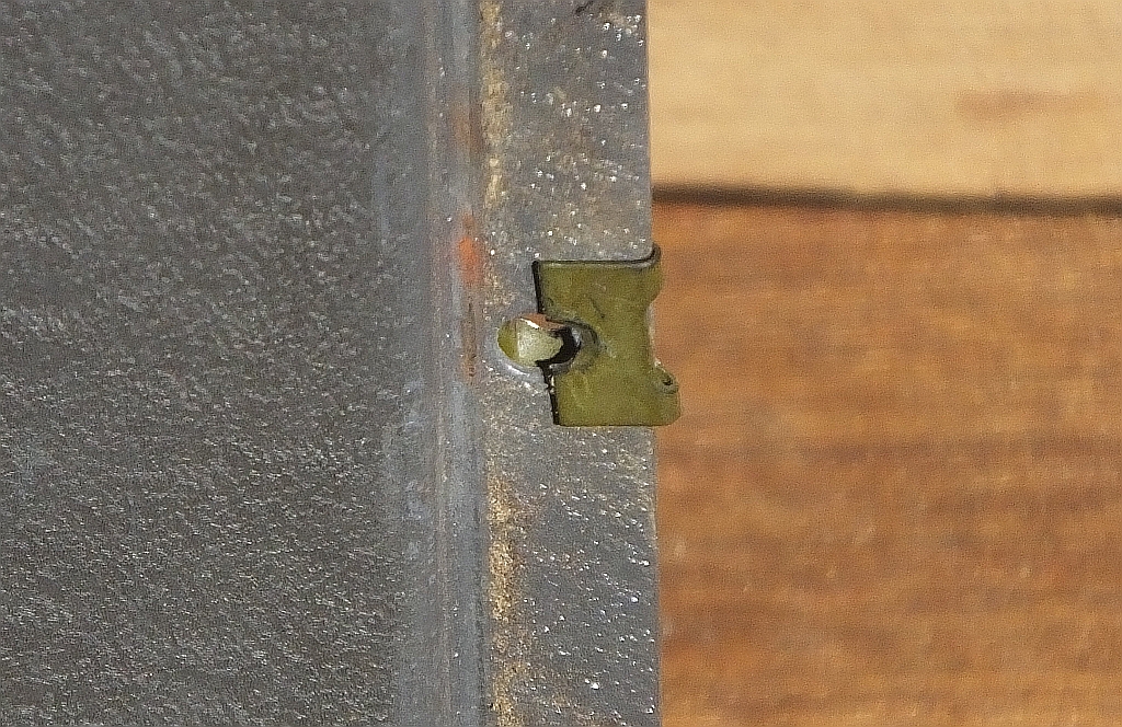 panel tinnerman clip 3.jpg