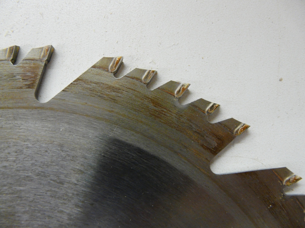 Positive rake saw blade best for ripping hardwood.jpg