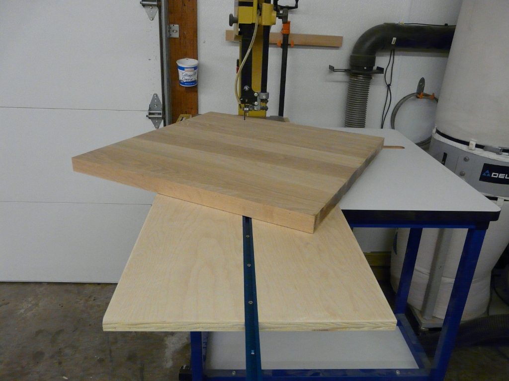 Now the center of the jig is in alignment with the blade.
