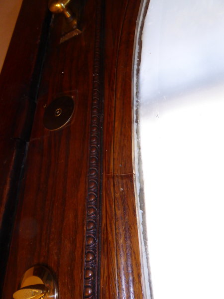 Here you see the butt joint of 2 of the sections.