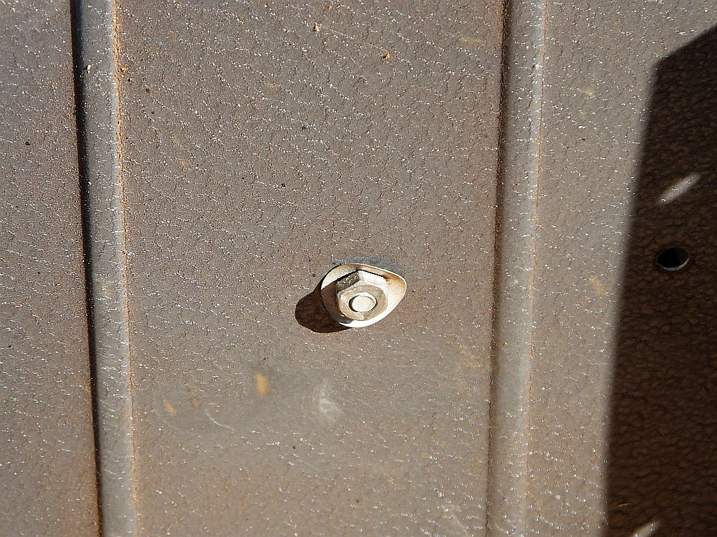 clamp screw inside 6.jpg