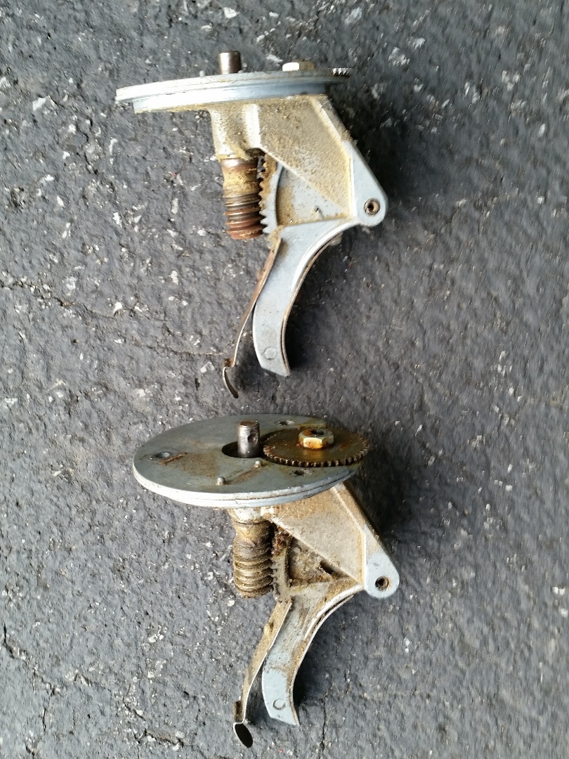 Before cleaning.  Top: "Good" one; Bottom: "Bad"