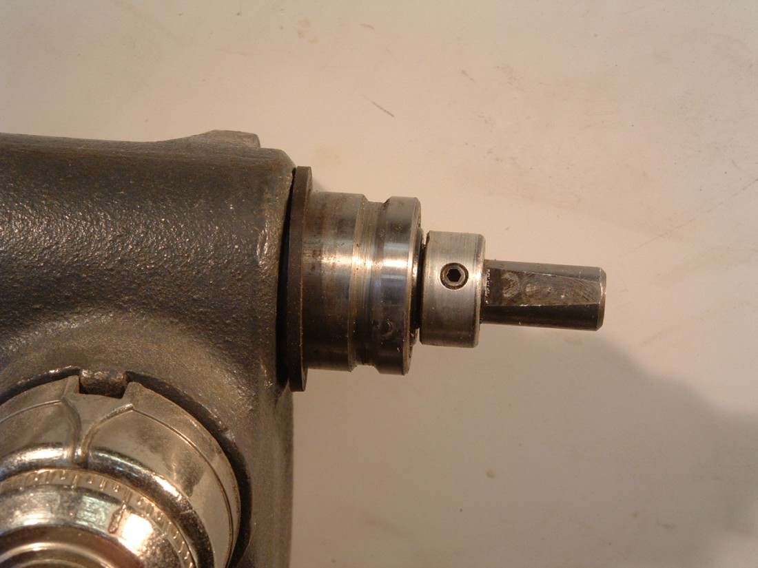 Shaft bearing retainer.JPG