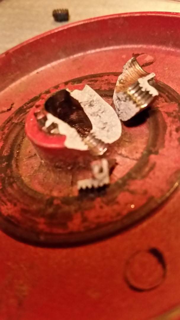 Knob showing broken pieces