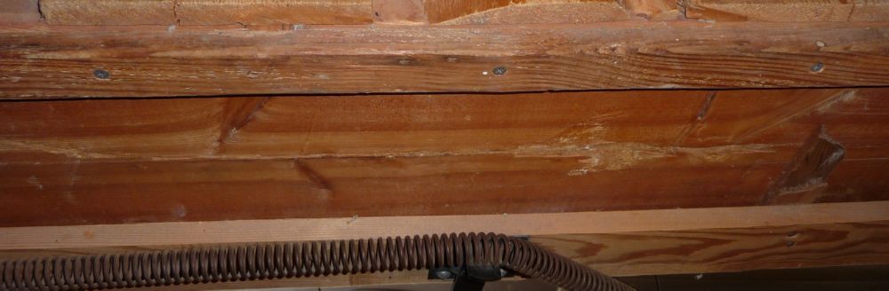 1x2 attacged 3/4" below decking on three sides. Note the 3 screws (that's the 1x2).