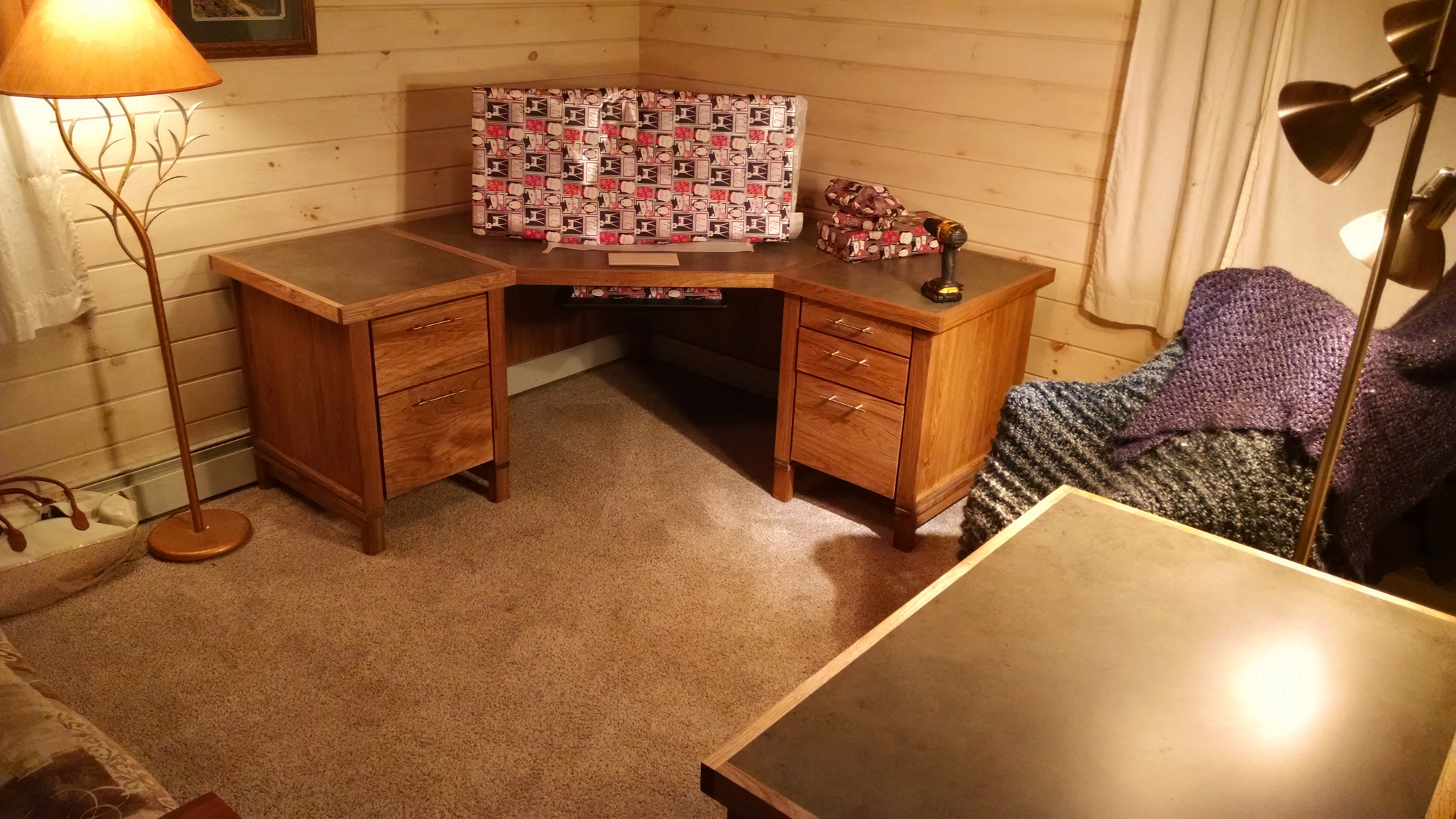 desk_small.jpg
