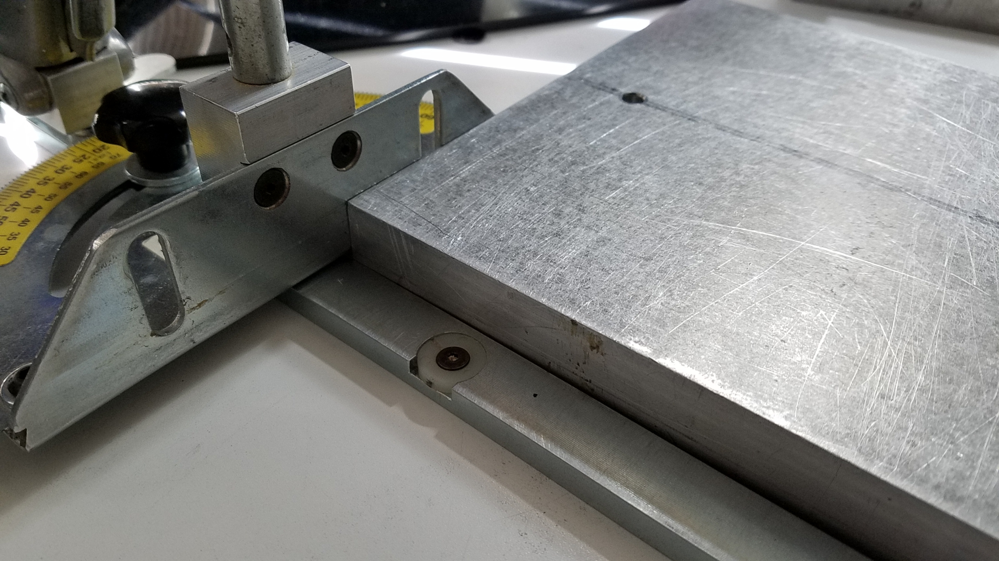 Miter Gauge Squared 006.jpg