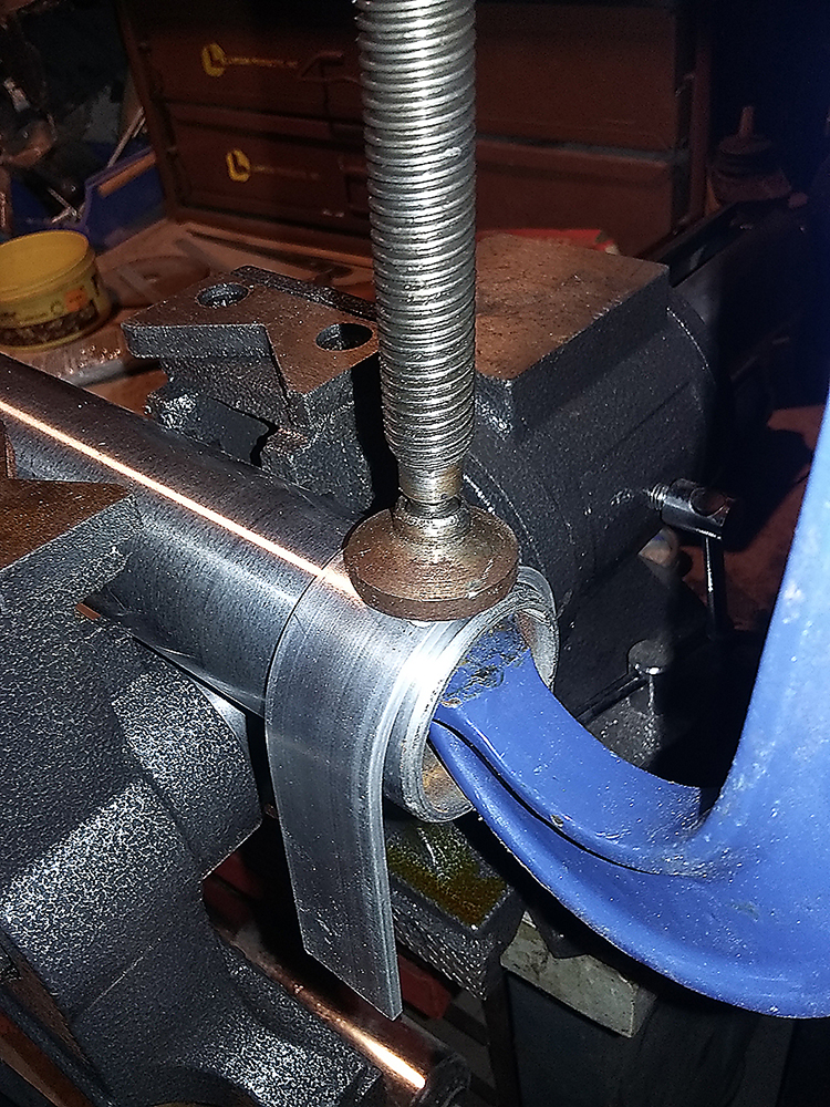 Made the U- Hook using 1 " Wide Aluminum bt 1/8" thick, bent it over a piece of Bench Tube.