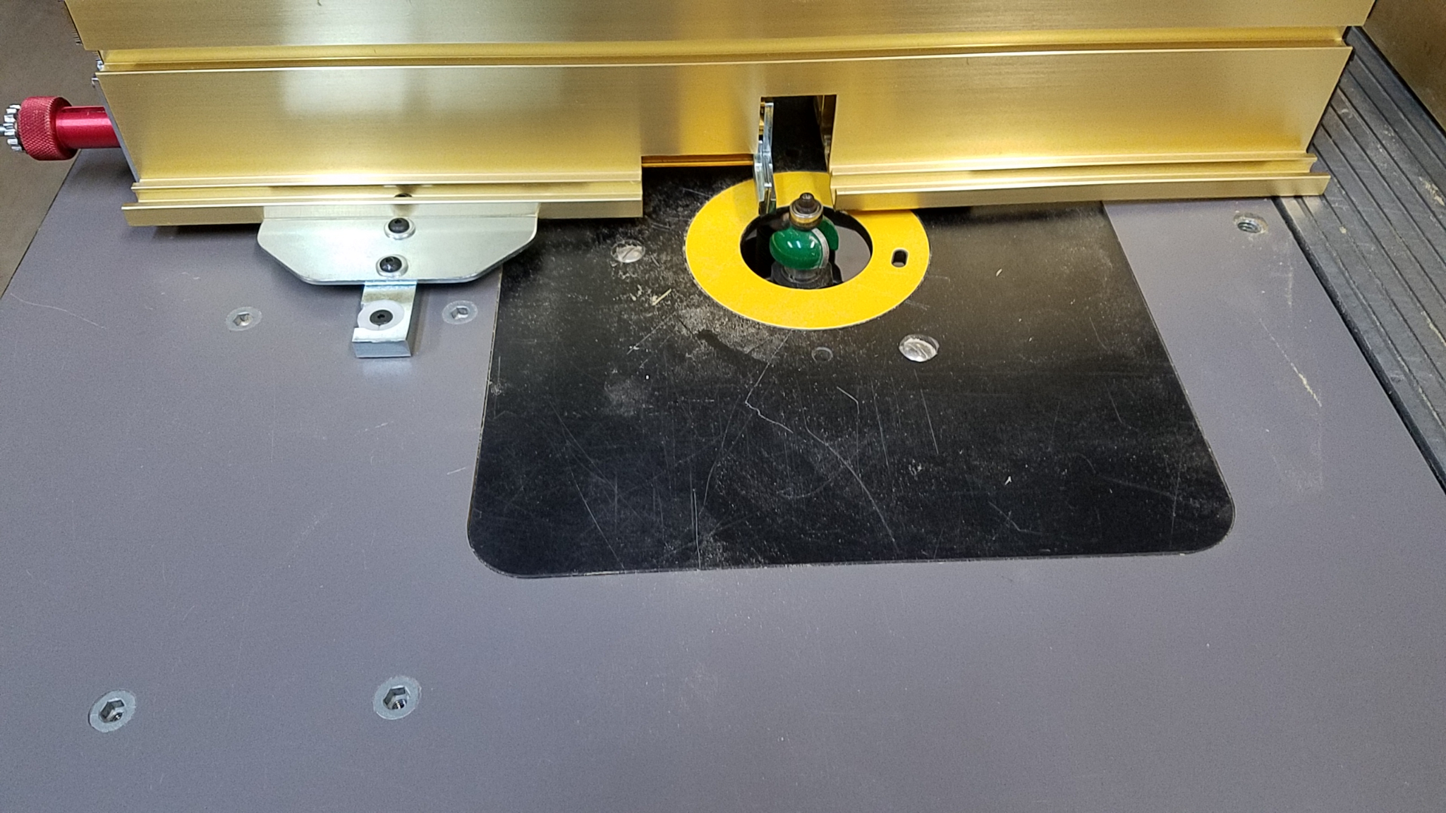 Miter Track to Router Table 002.jpg