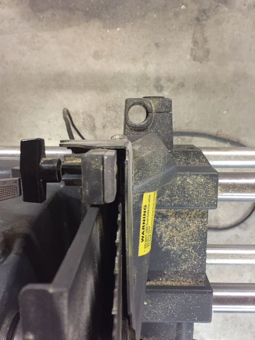 saw blade to "riving knife holder"