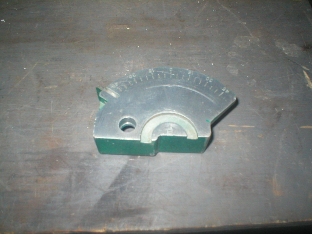Is the hole in this supposed to be threaded?