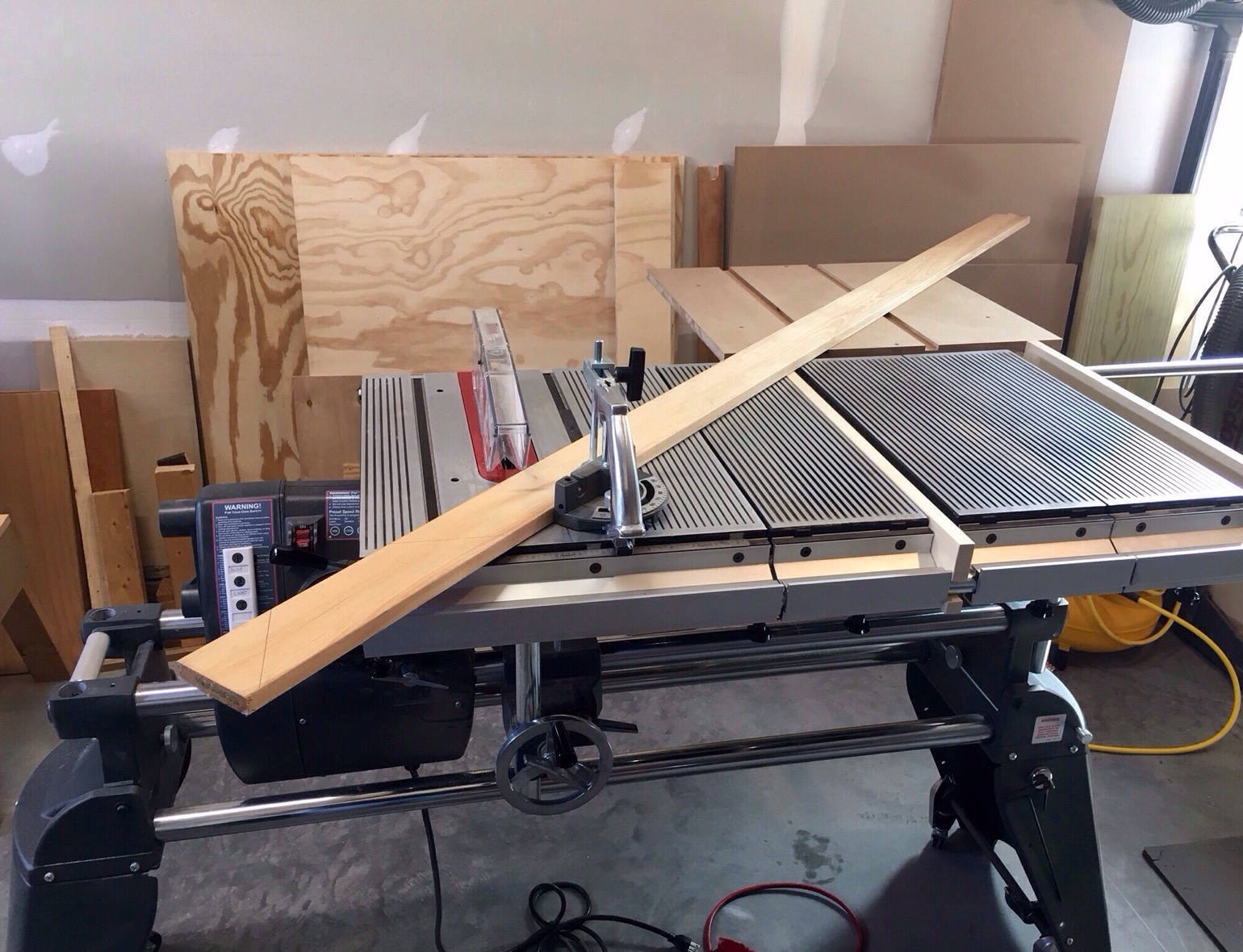 Offset outfeed table