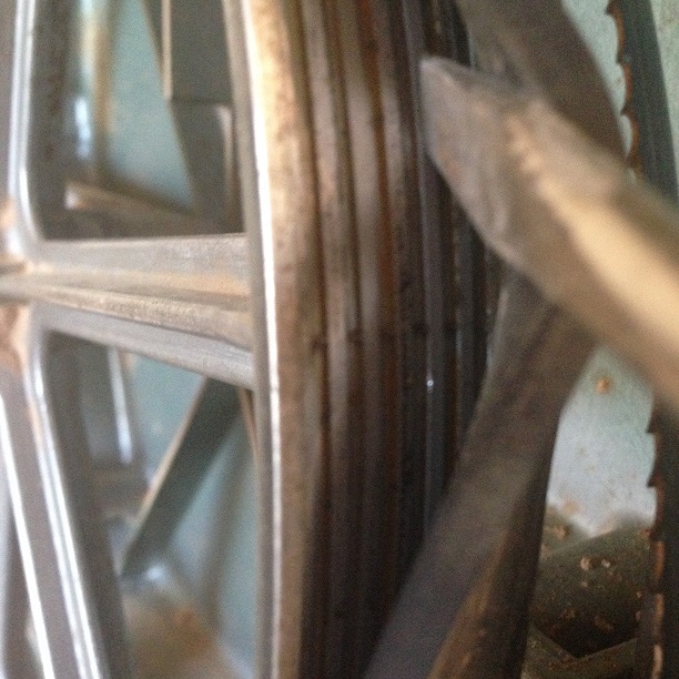 Magna BandSaw wheel grooves