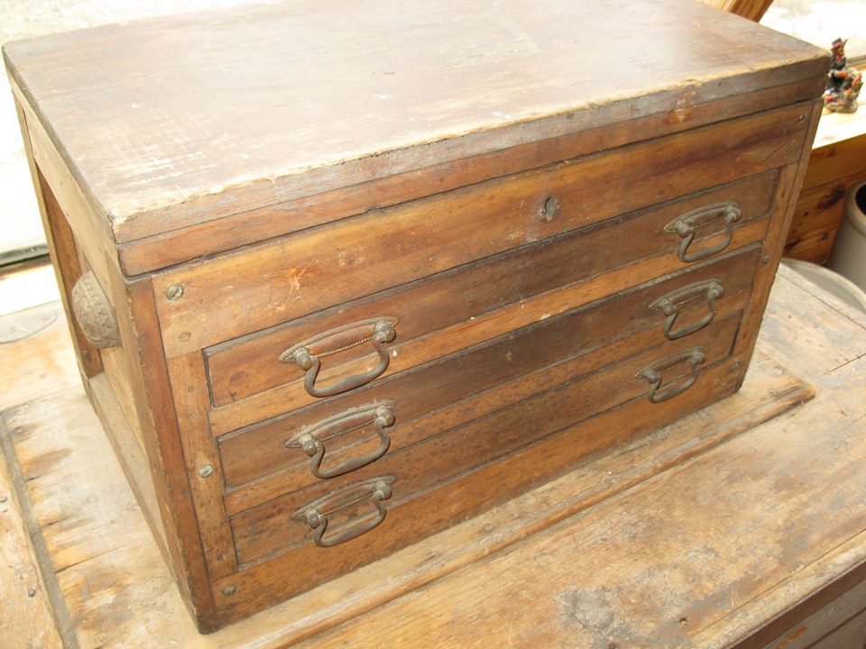 Ted M Robinson first machinist box.jpg