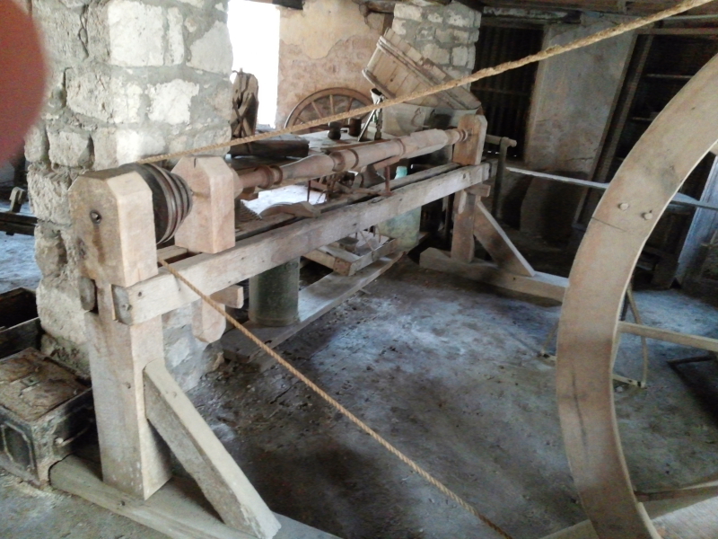 AntiqueLathe1.JPG