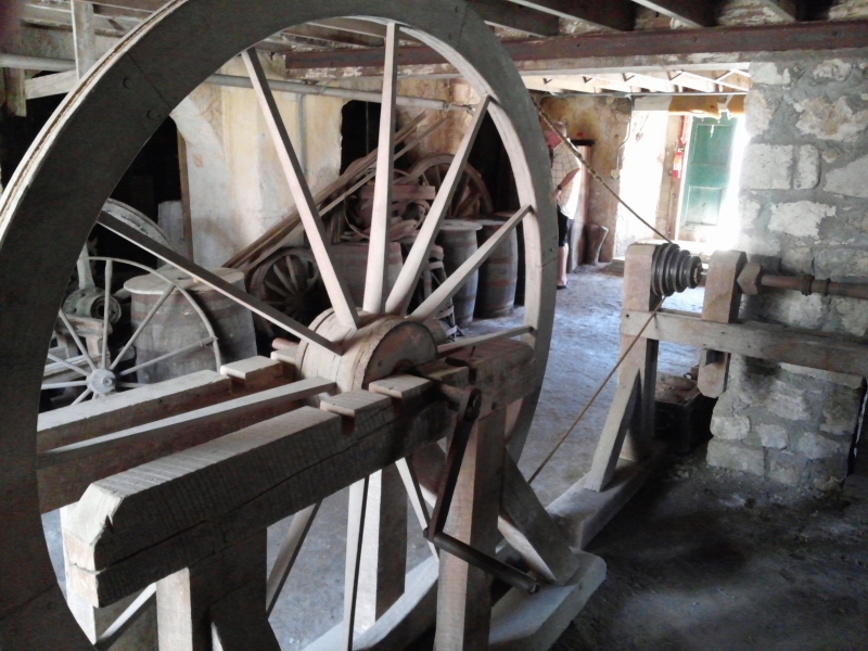 AntiqueLathe2.JPG