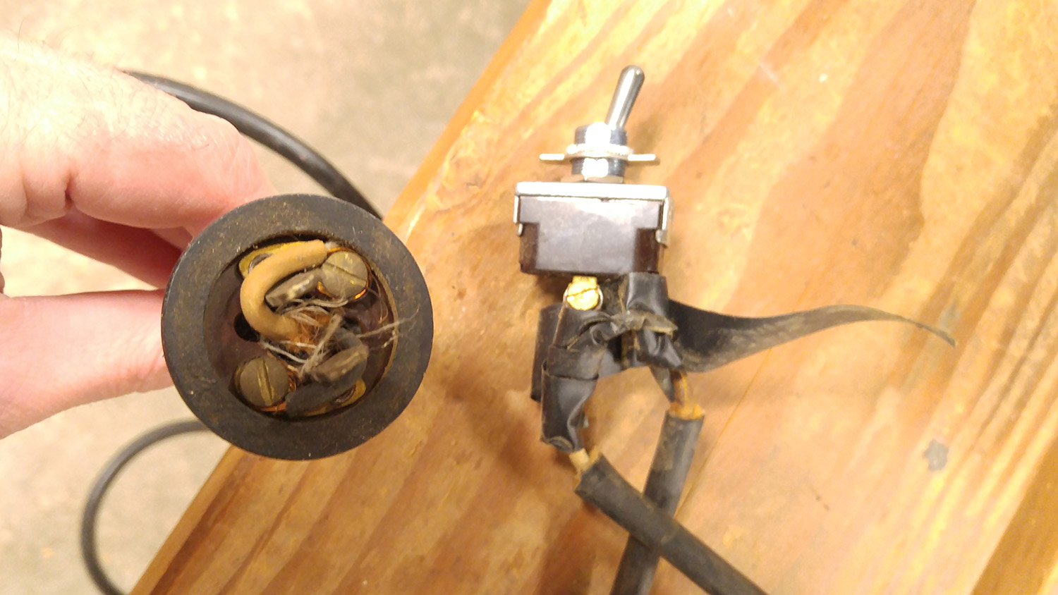 Plug end view and Switch