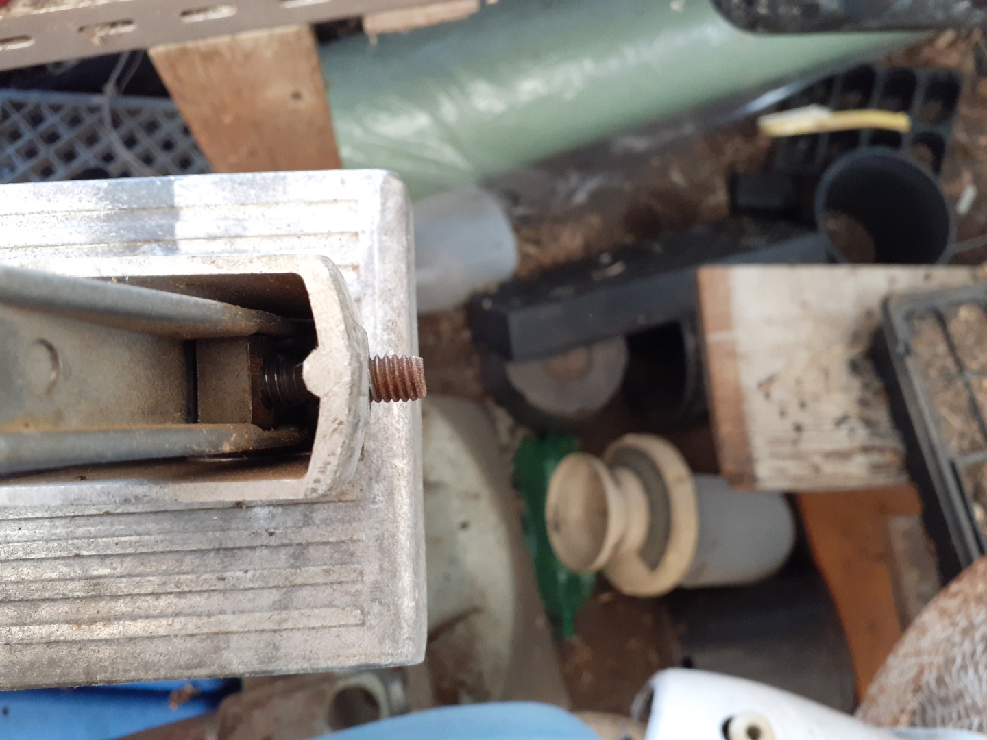 greenie fence rear lock5.jpg
