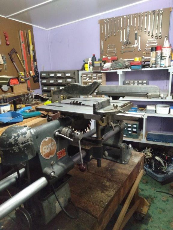 Table saw with extension