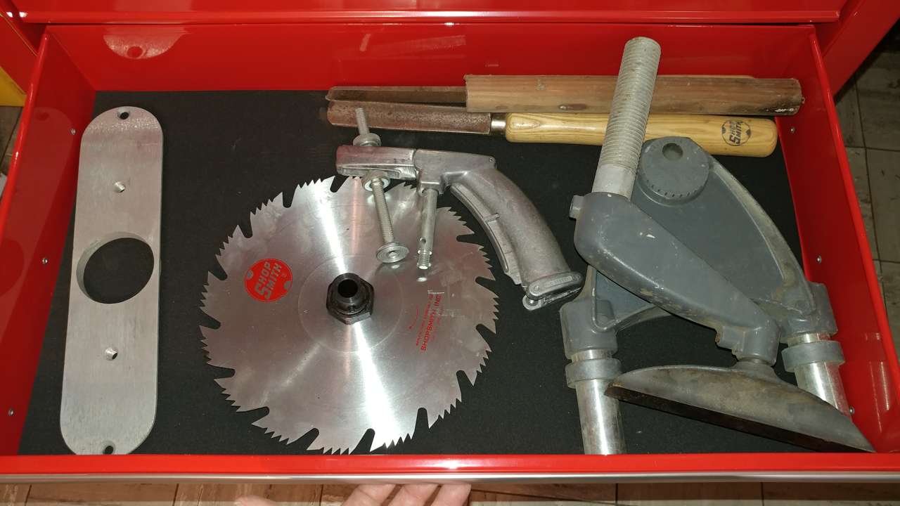 Shopsmith accessories and saw blade