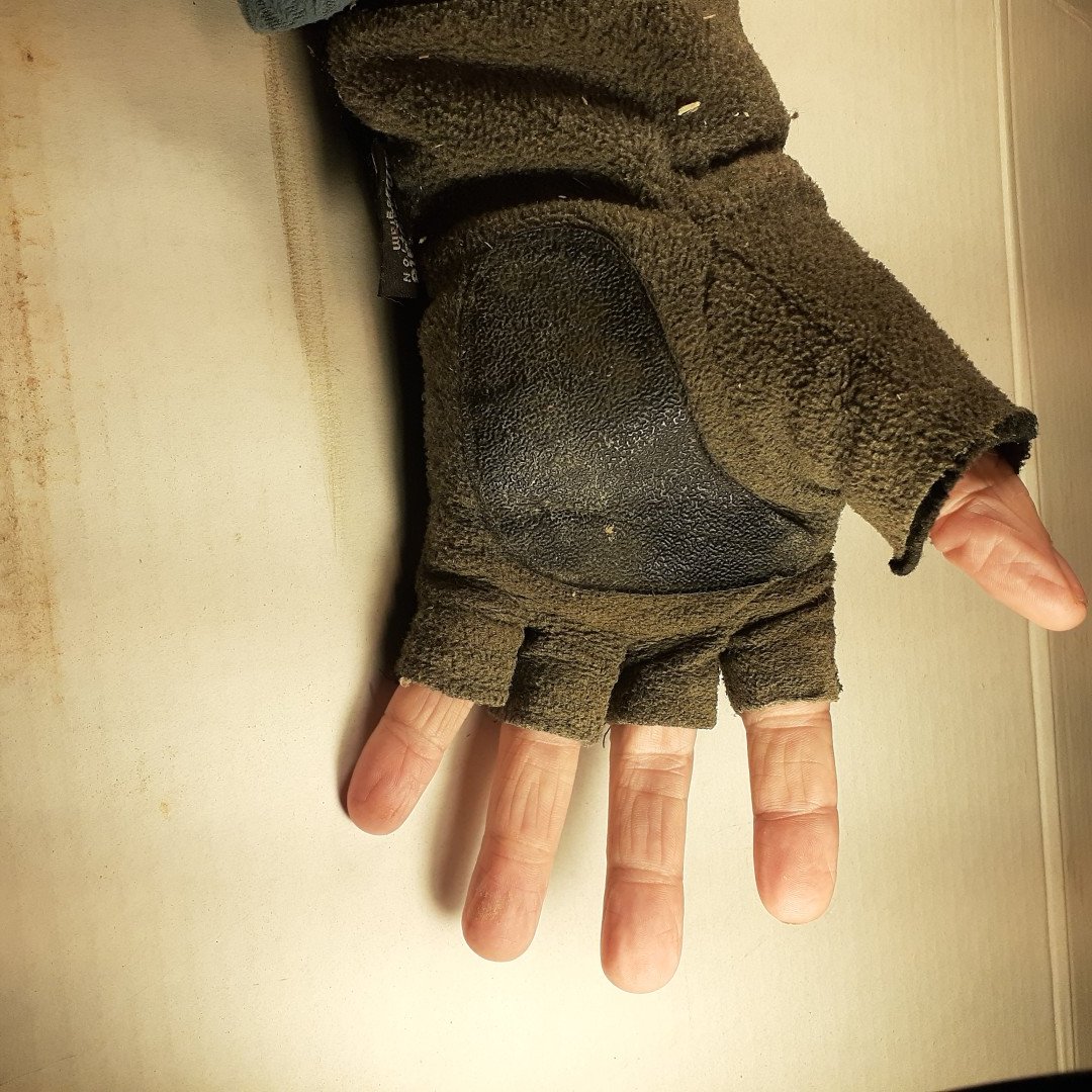 finger glove.jpg