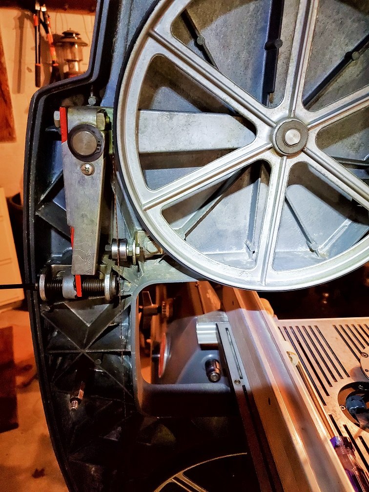 Blade is tensioned and touching the bearing