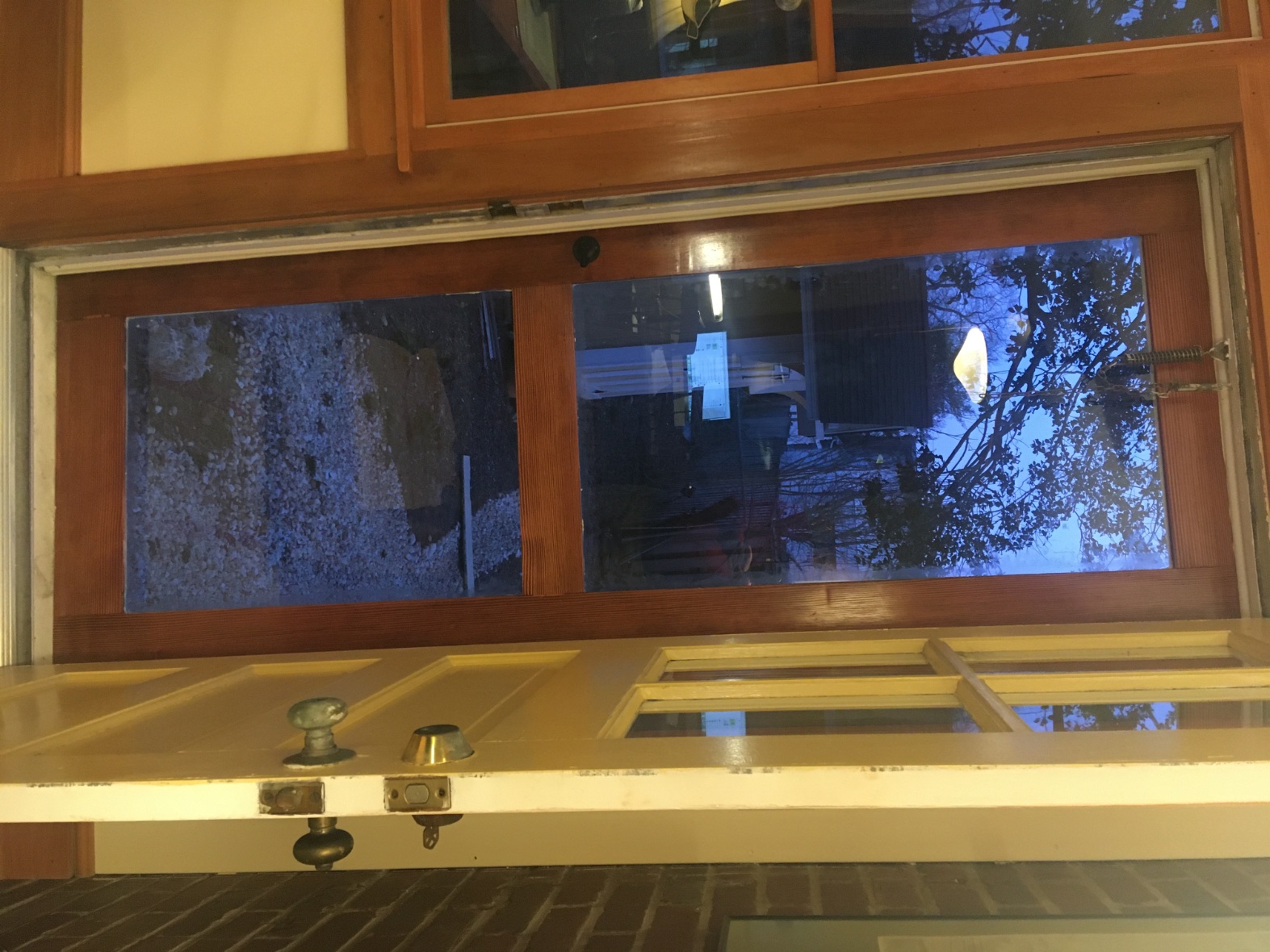 storm door2.JPG