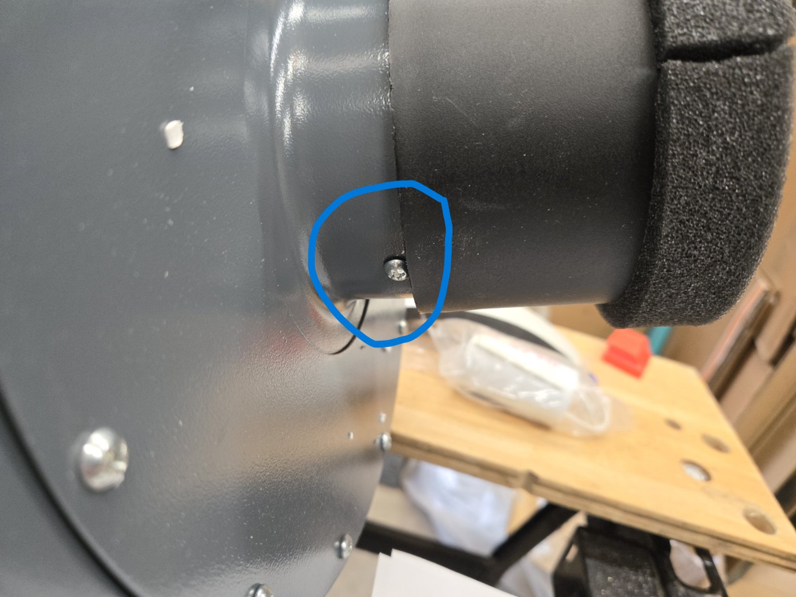 Screw with union connector