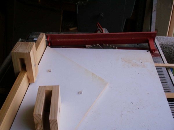 50620489 Crosscutt Table with stop block and Triangle.JPG