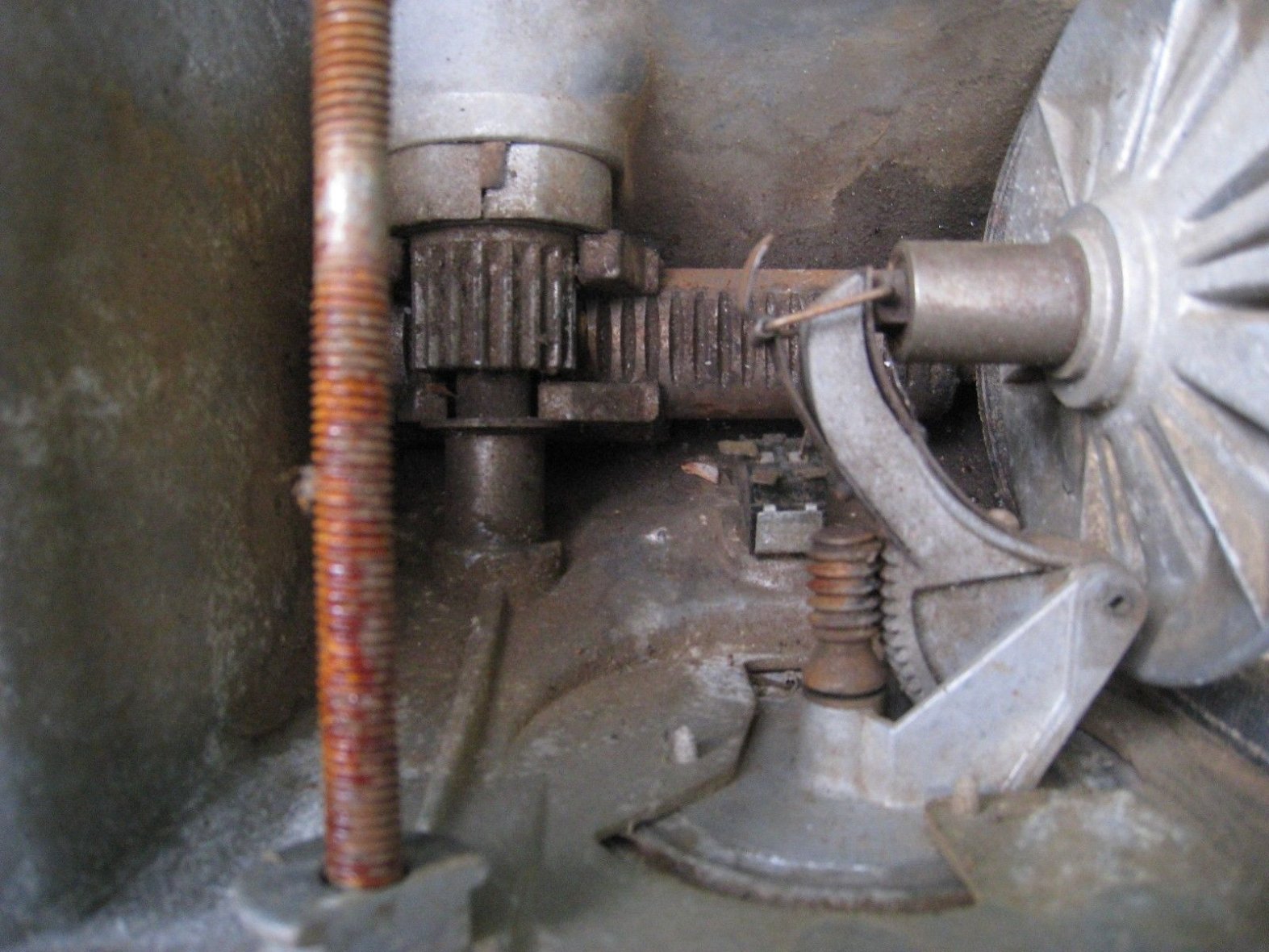 Headstock B e8.jpg