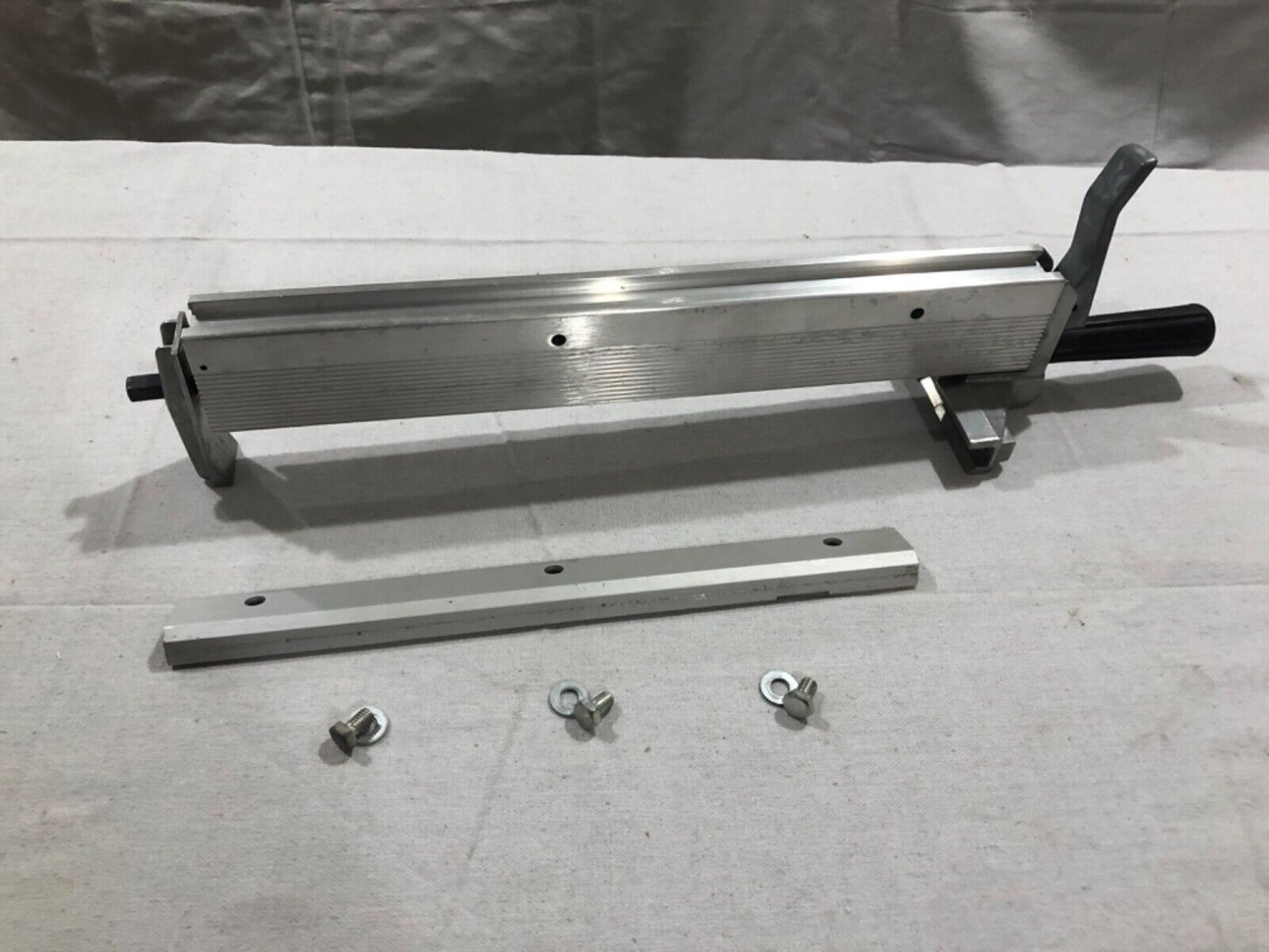 Bandsaw Fence - front and rear lock.jpg