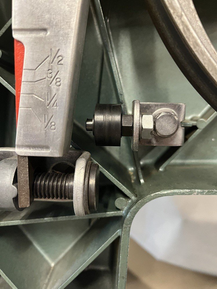 Auto-Track Blade Guide Assembly V1.jpg