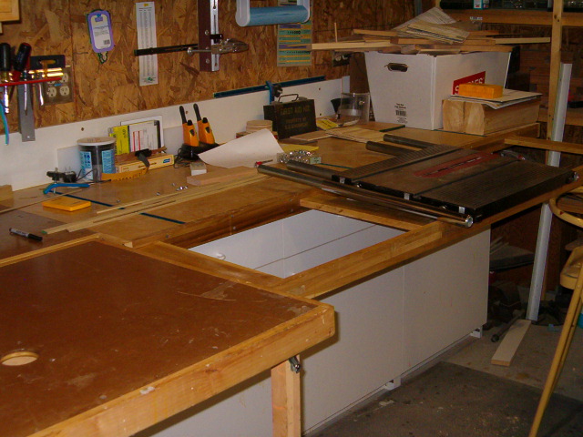 table with expanded work bench.jpg